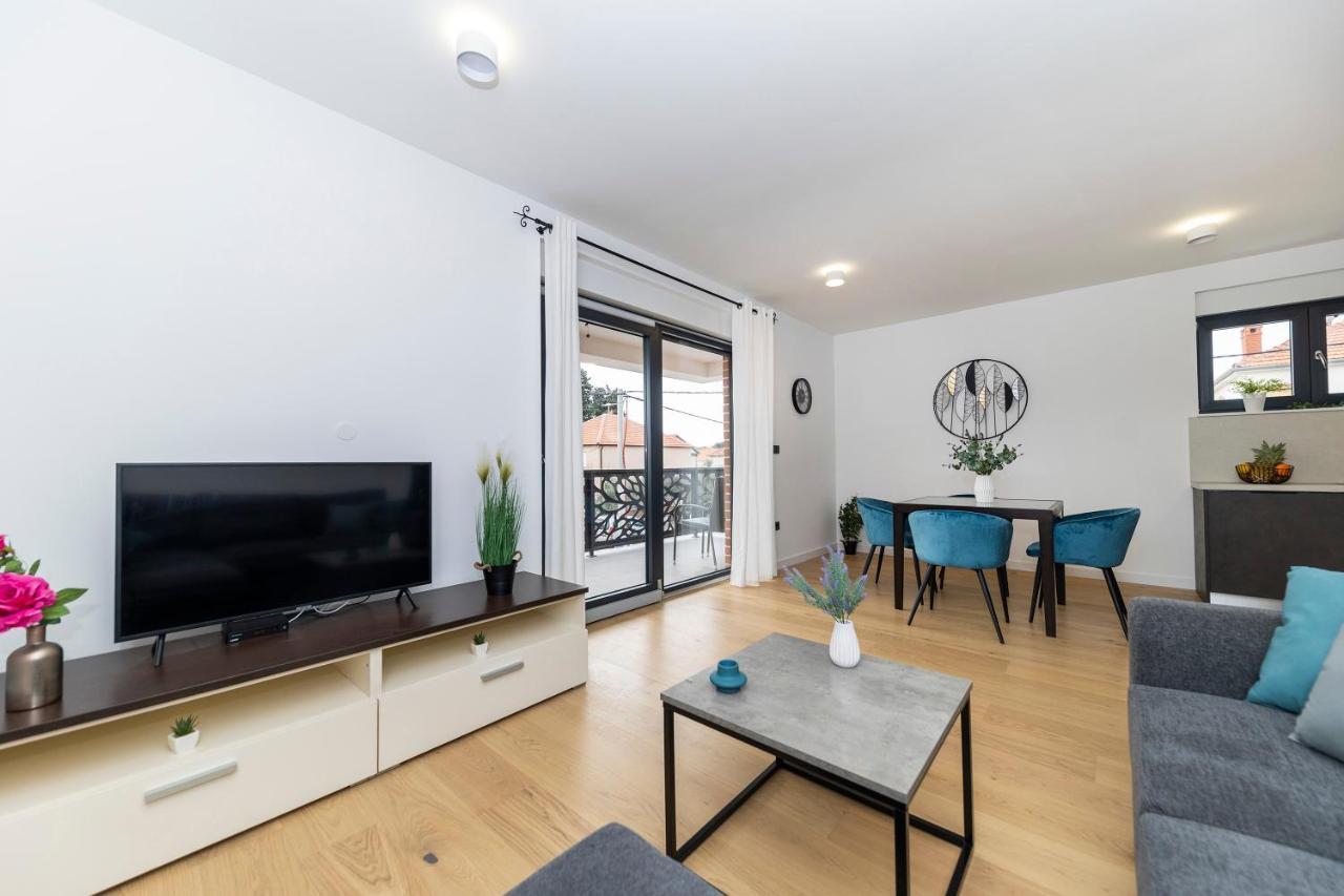 Marianne , Parking Free , 2 Bedroom & 2 Bathroom , Modern & Cozy Appartamento