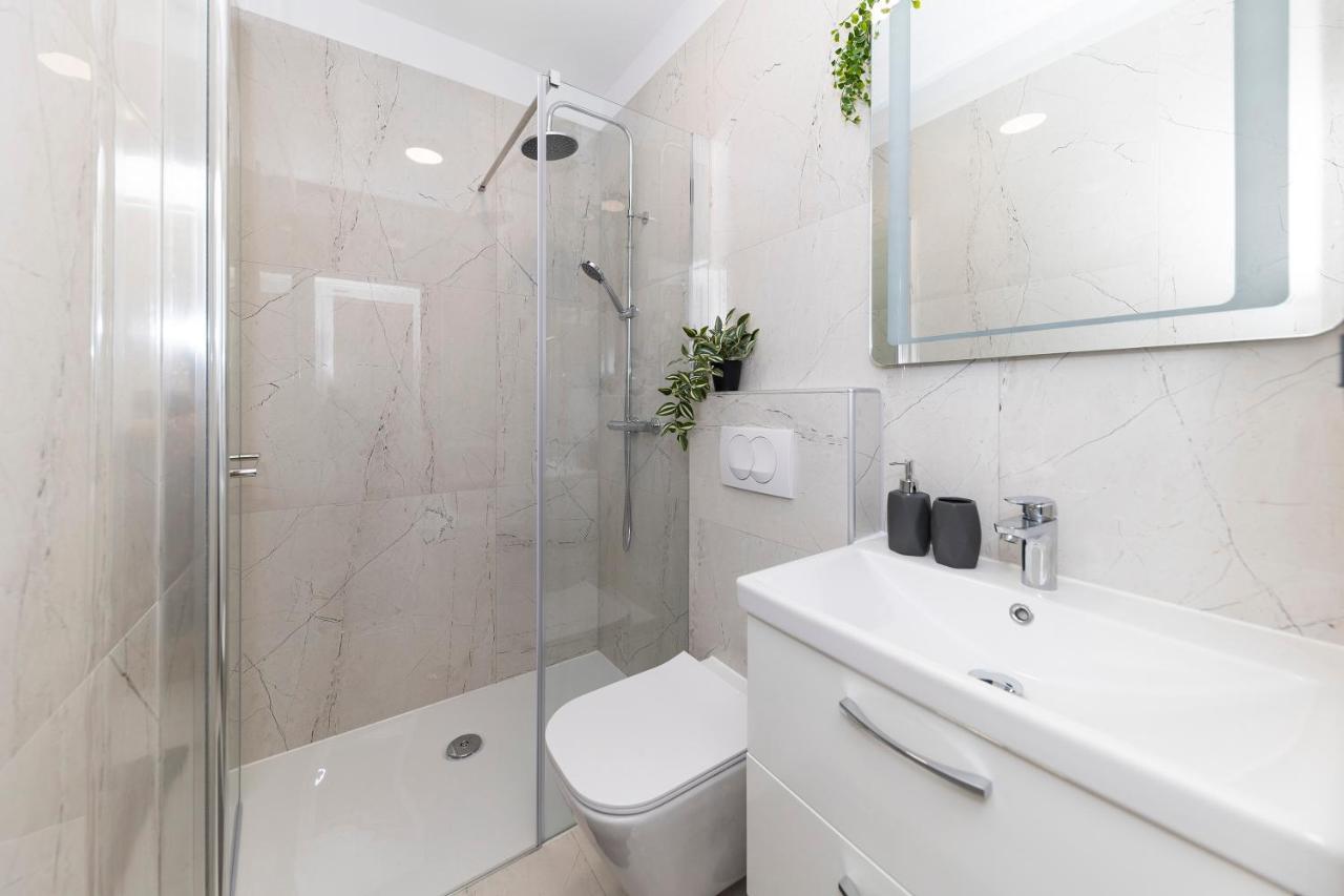 Appartamento Marianne , Parking Free , 2 Bedroom & 2 Bathroom , Modern & Cozy *
