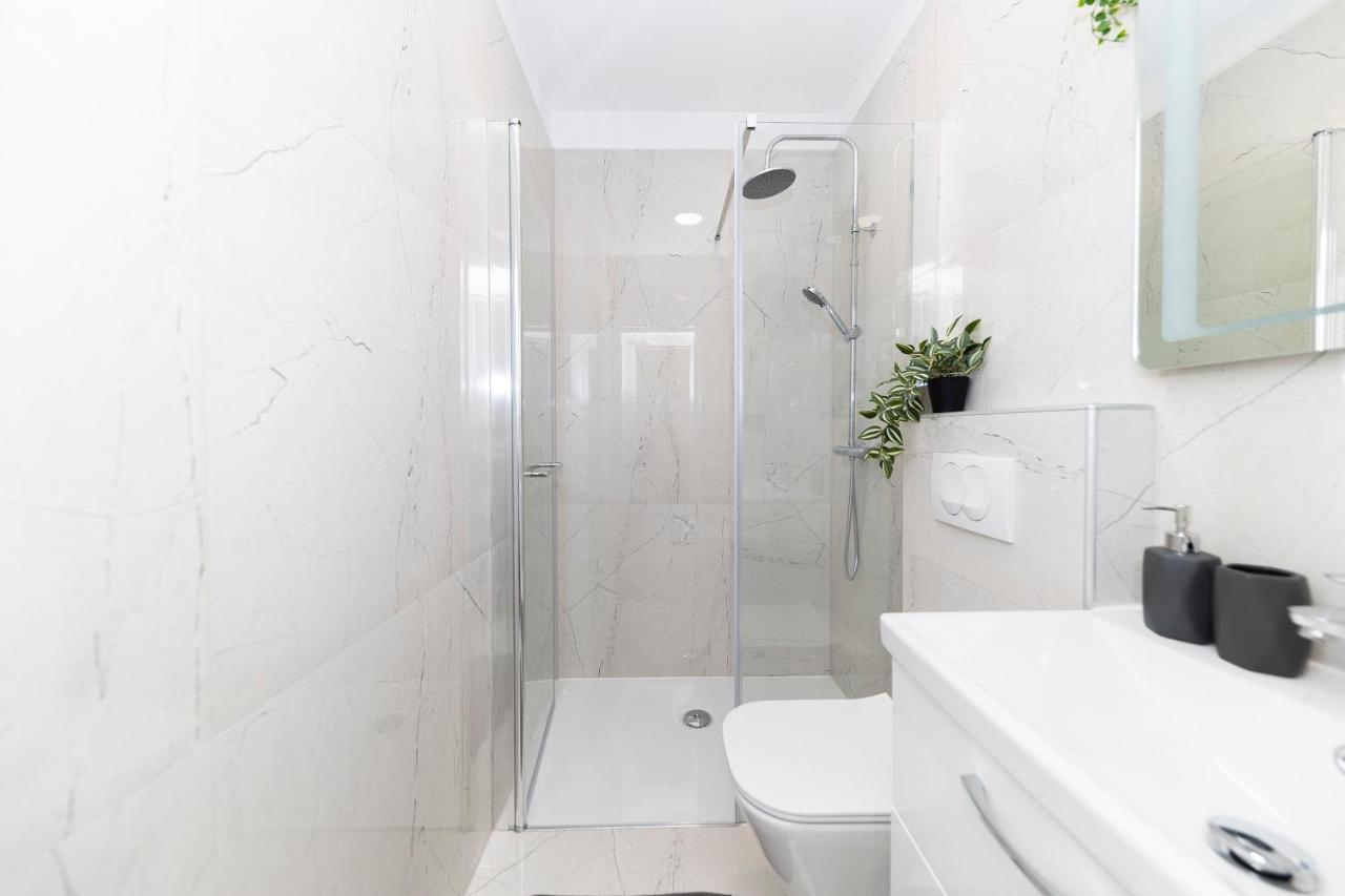 Marianne , Parking Free , 2 Bedroom & 2 Bathroom , Modern & Cozy * Zara