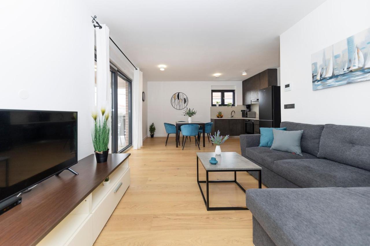 Marianne , Parking Free , 2 Bedroom & 2 Bathroom , Modern & Cozy Apartman *